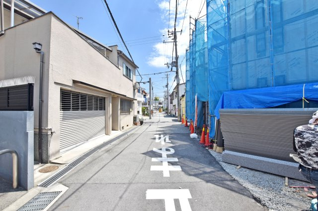 リーブルガーデン大庄西町3丁目新築一戸建て│3LDK+駐車1台可の前面道路含む現地写真|南側前面道路　幅員15ｍ（歩道含む）