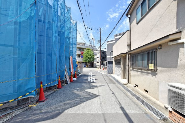 リーブルガーデン大庄西町3丁目新築一戸建て│3LDK+駐車1台可の前面道路含む現地写真|南側前面道路　幅員15ｍ（歩道含む）