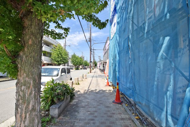 リーブルガーデン大庄西町3丁目新築一戸建て│3LDK+駐車1台可の前面道路含む現地写真|北西側前面道路　幅員4.8ｍ