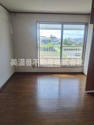 ６６８４９　羽島市竹鼻町狐穴中古戸建ての洋室