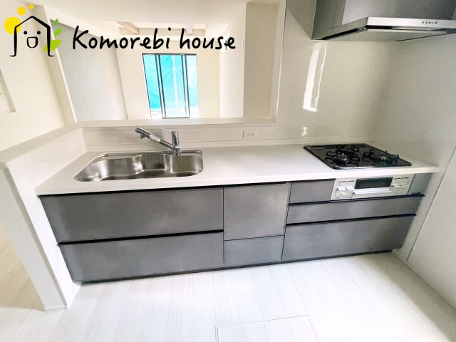上尾市平方　3期　新築一戸建て　グラファーレ　05のキッチン|26.8.7　撮影済み
