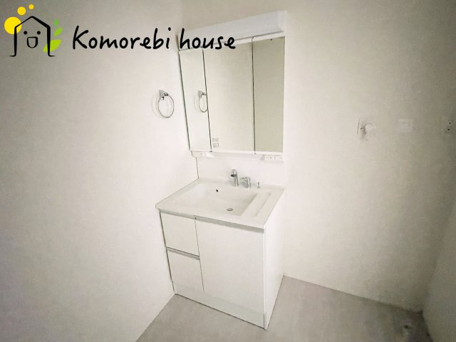 上尾市平方　3期　新築一戸建て　グラファーレ　05の独立洗面台|26.8.7　撮影済み