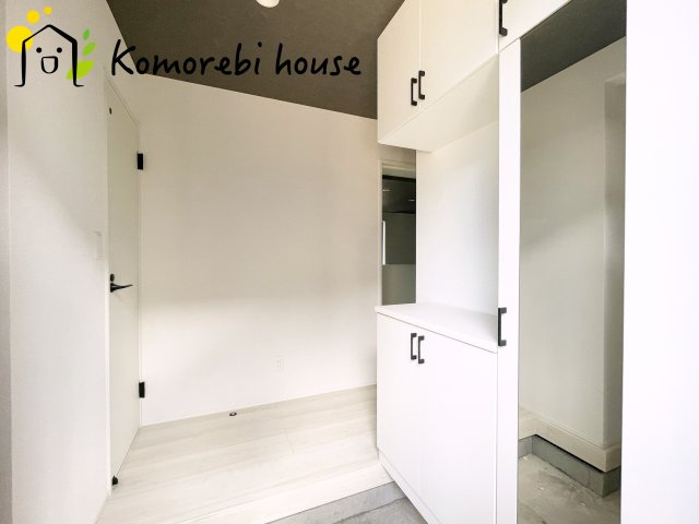 上尾市平方　3期　新築一戸建て　グラファーレ　05の玄関|26.8.7　撮影済み