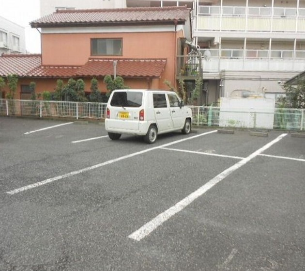 川崎市多摩区南生田４丁目のアパートの駐車場