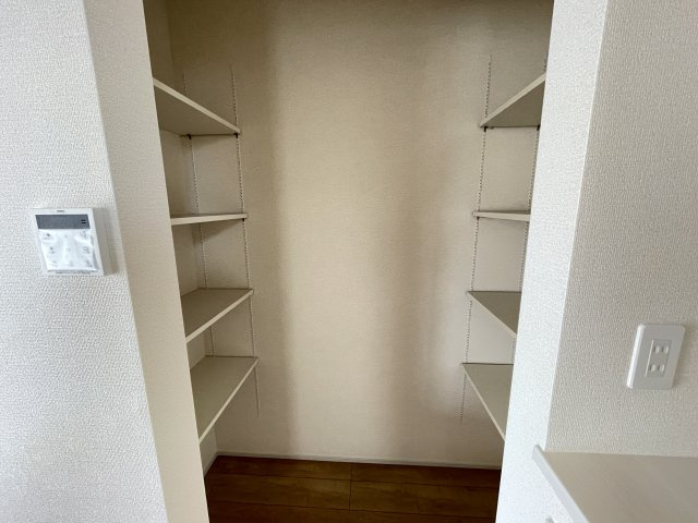 藤岡市藤岡（全8棟）2号棟の洋室