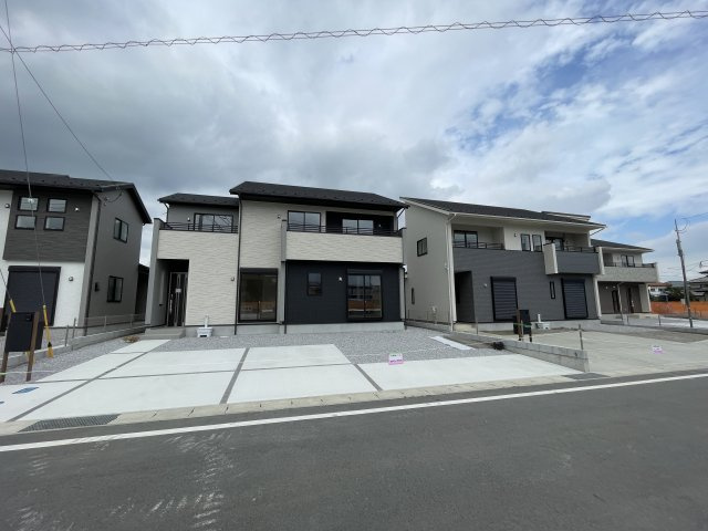 藤岡市藤岡（全8棟）2号棟の前面道路含む現地写真