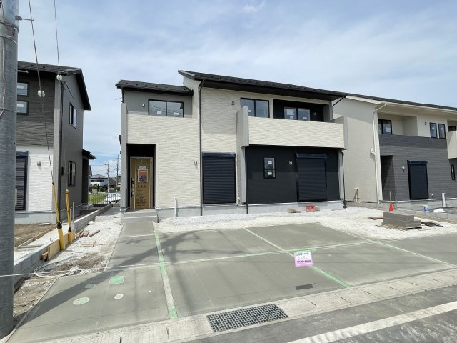 藤岡市藤岡（全8棟）2号棟の前面道路含む現地写真