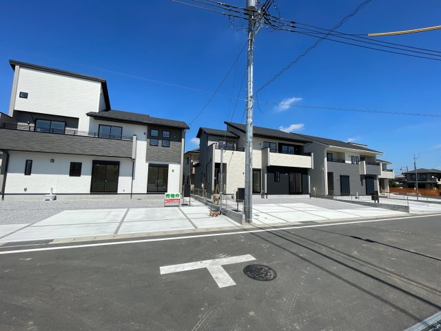 藤岡市藤岡（全8棟）1号棟の前面道路含む現地写真