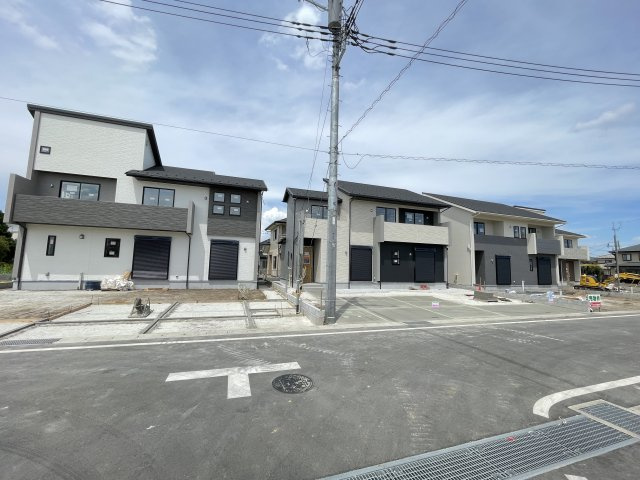藤岡市藤岡（全8棟）1号棟の前面道路含む現地写真