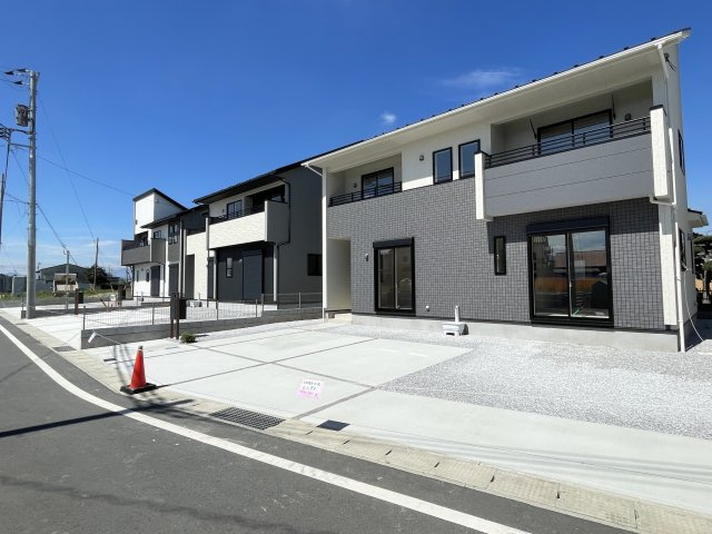 藤岡市藤岡（全8棟）3号棟の前面道路含む現地写真