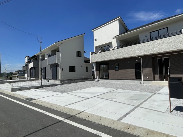 藤岡市藤岡（全8棟）4号棟の前面道路含む現地写真