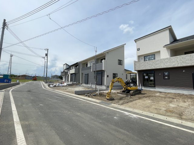 藤岡市藤岡（全8棟）4号棟の前面道路含む現地写真