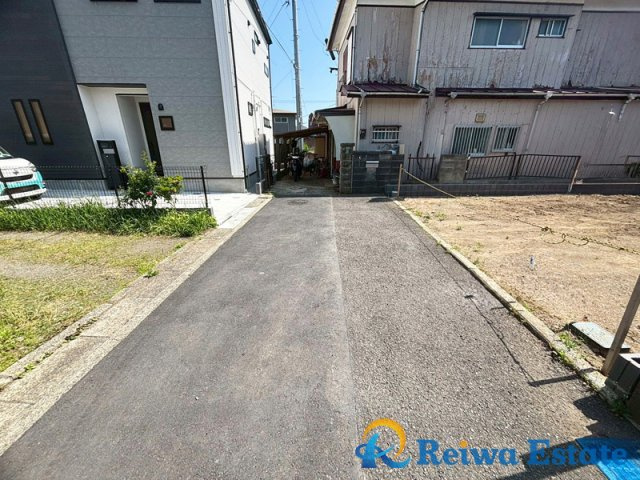 新築戸建　茅ヶ崎市円蔵2丁目の前面道路含む現地写真