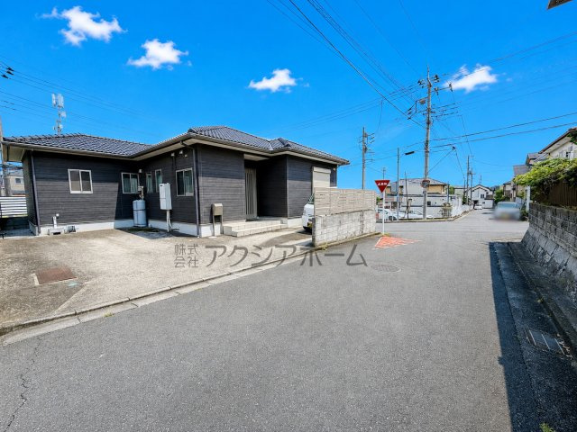 入間市新久　中古一戸建　～タマホーム施工・平屋創り～の前面道路含む現地写真