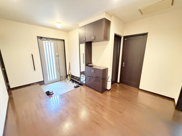 入間市新久　中古一戸建　～タマホーム施工・平屋創り～の玄関|広々玄関ホール