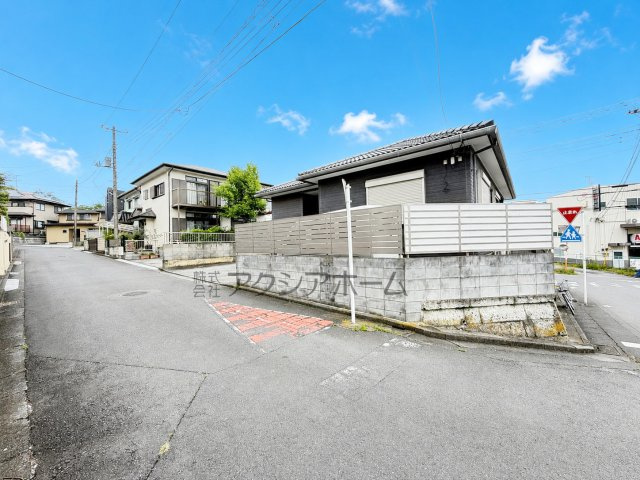 入間市新久　中古一戸建　～タマホーム施工・平屋創り～の前面道路含む現地写真
