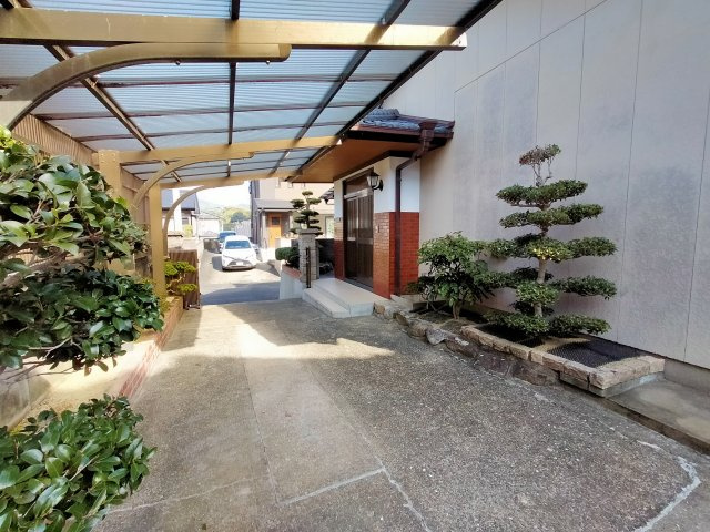 花高2丁目戸建ての駐車場