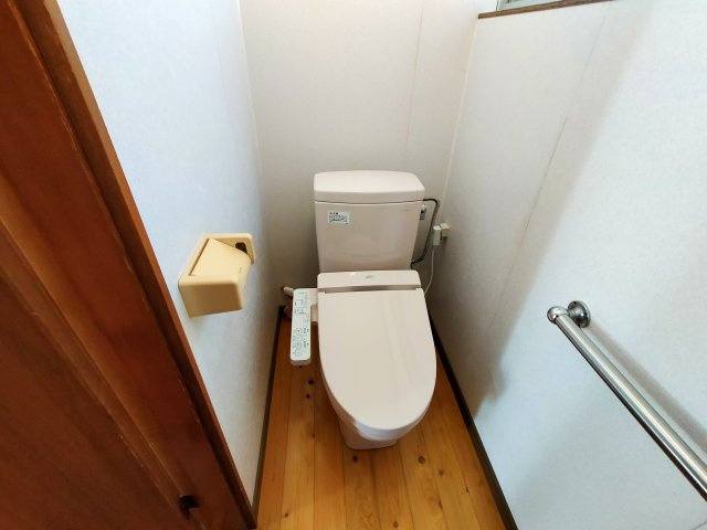 花高2丁目戸建てのトイレ