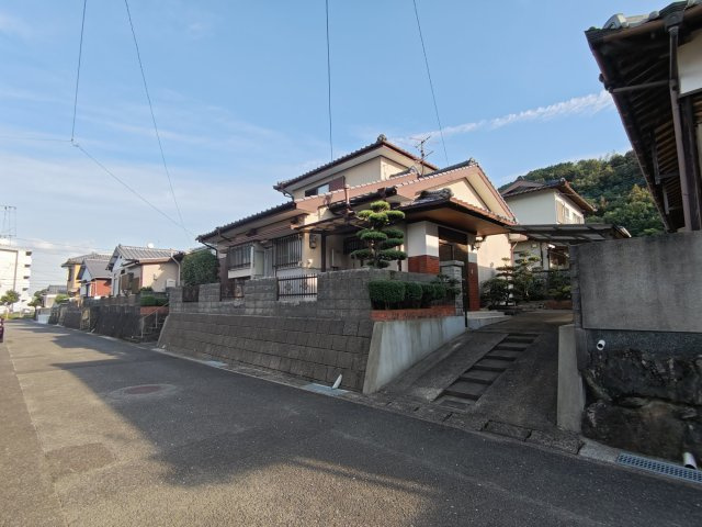 花高2丁目戸建ての前面道路含む現地写真