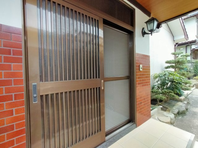 花高2丁目戸建ての玄関