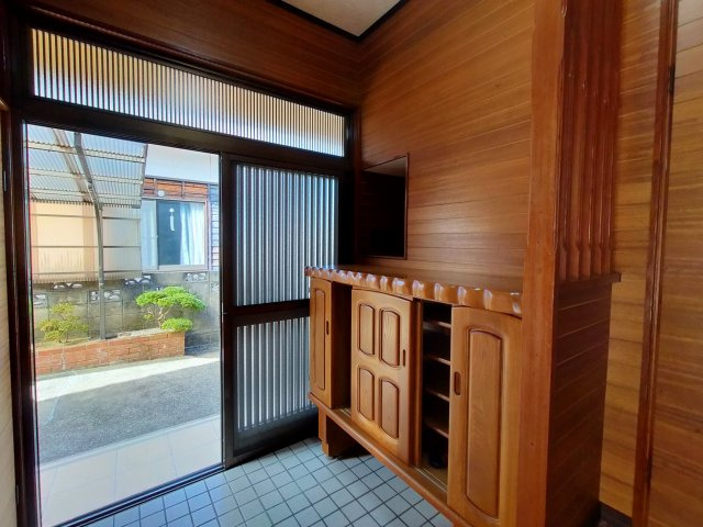 花高2丁目戸建ての玄関