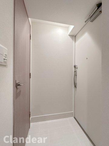 Ｋ＇ｓネーション舎人ステーションフロントの玄関|ドキドキの新生活も、安心してスタート。ぴったりの住まいを見つけませんか？クランディアが一緒に住まい選びをサポートします‼　まずは、お気軽にお問合せください　＃クランディア