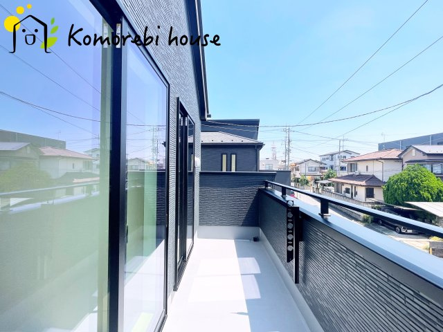 上尾市平方　3期　新築一戸建て　グラファーレ　06のバルコニー|陽当たり良好なバルコニーです