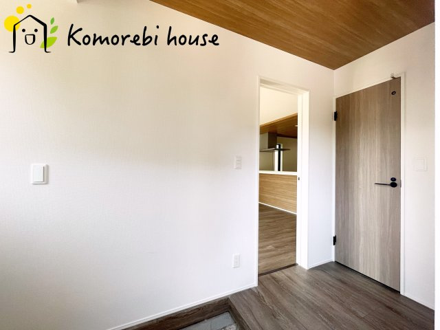 上尾市平方　3期　新築一戸建て　グラファーレ　06の玄関|ゆったりとした玄関です