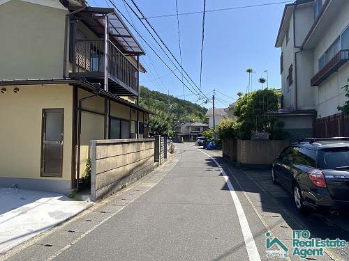 岩倉木野町　中古戸建の前面道路含む現地写真