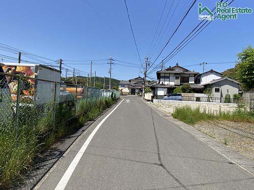 岩倉木野町　中古戸建の前面道路含む現地写真