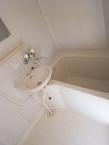 川崎市多摩区西生田３丁目のアパートの浴室