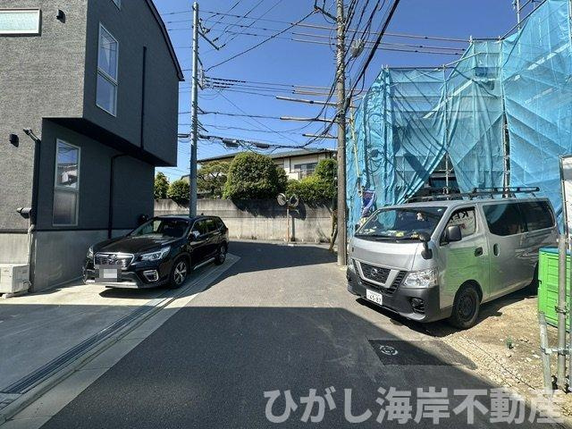 藤沢市辻堂太平台１丁目　新築戸建　全２棟の前面道路含む現地写真|5月16日撮影　建築中　現地外観