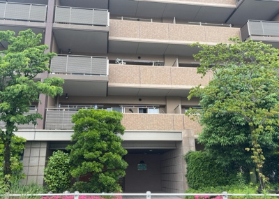【構造・工法・仕様】 | エンゼルラクシィ南大沢 | ＲＣ造、Reinforced Concreteは直訳すると補強されたコンクリートです。主に柱や梁・床・壁が鉄筋とコンクリートで構成おり、鉄筋を組んだ型枠にコンクリートを流し込んで固めたものを指します。