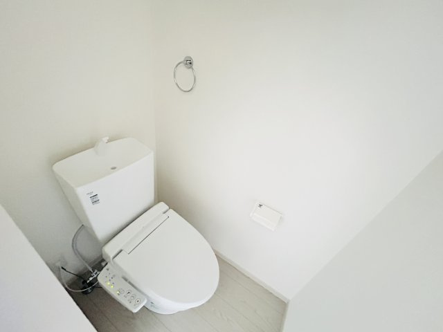 新築　前橋市城東町1期　１号棟のトイレ|現地写真　節水タイプのウォシュレット付きトイレ、水道料節約に一役買います！
