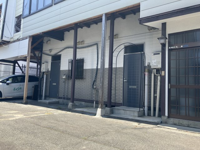 ハイツコマツのエントランス