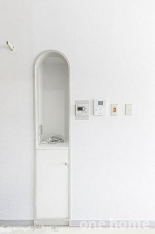ファミール北大阪パークサイドの収納|◆LDKには電話置場、下部に収納がございます！