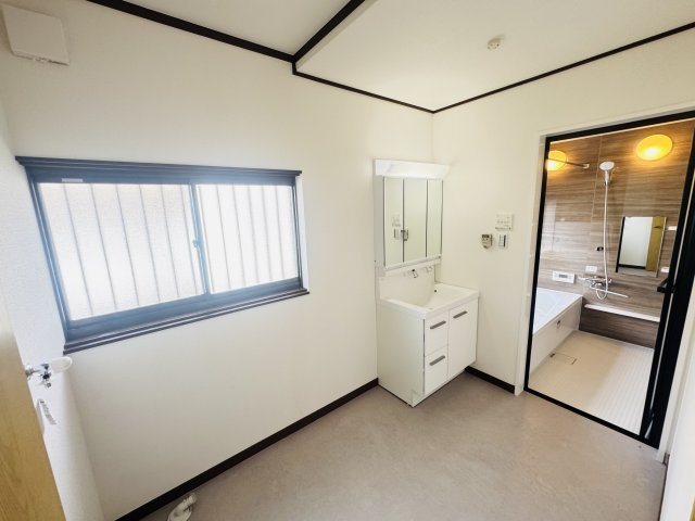 高崎市新町　中古住宅の独立洗面台|現地写真　高崎市新町中古住宅