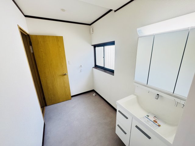高崎市新町　中古住宅の独立洗面台|現地写真　高崎市新町中古住宅