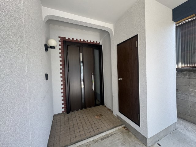 高崎市新町　中古住宅の玄関|現地写真　高崎市新町中古住宅
