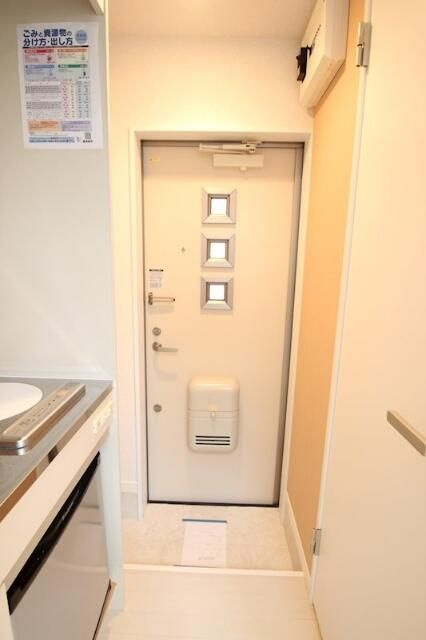 横須賀市平作６丁目のアパートの玄関
