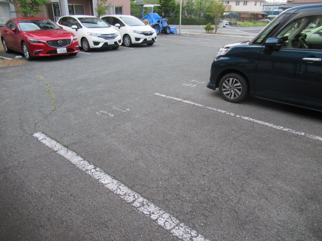 リ・ポーズ21　B棟の駐車場