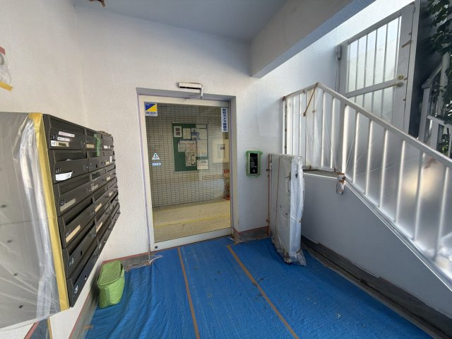 横浜市西区浜松町の賃貸マンションのエントランス