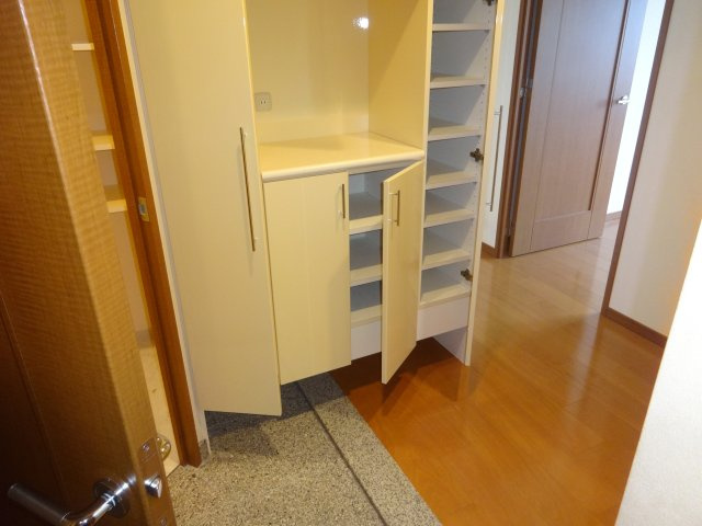 リーベストガーデン宝塚の玄関|参考、同建物・同間取りの号室