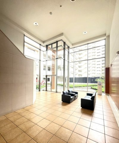 パラッシオ楽々園シービスタのエントランス