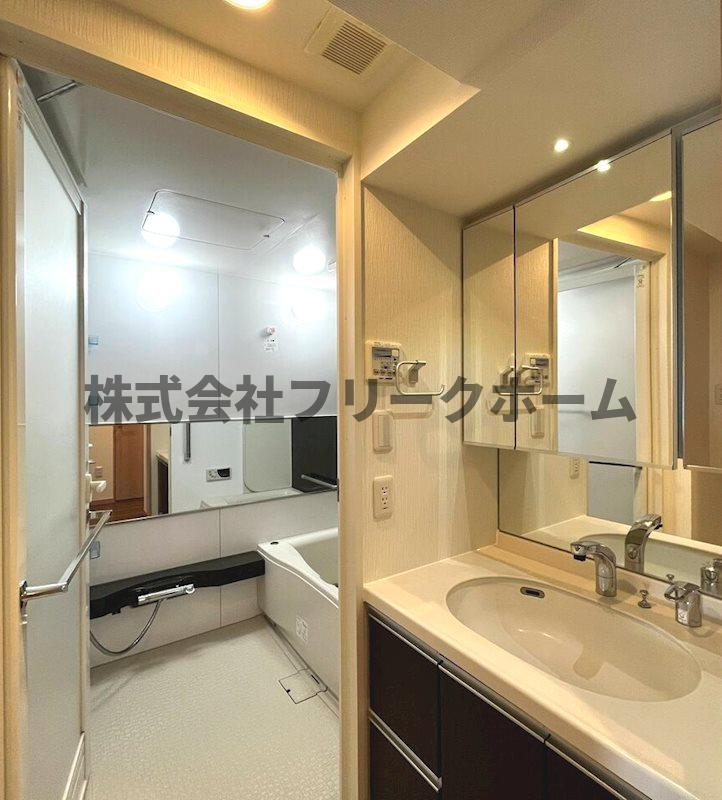 武蔵野市吉祥寺本町１丁目の賃貸マンションの独立洗面台