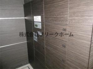武蔵野市吉祥寺本町１丁目の賃貸マンションのエントランス