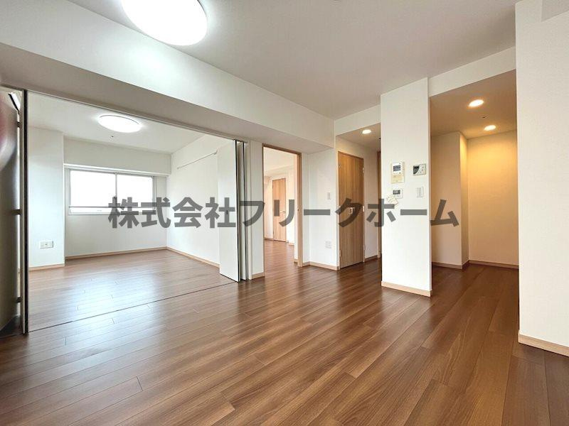 武蔵野市吉祥寺本町１丁目の賃貸マンションの居間・リビング