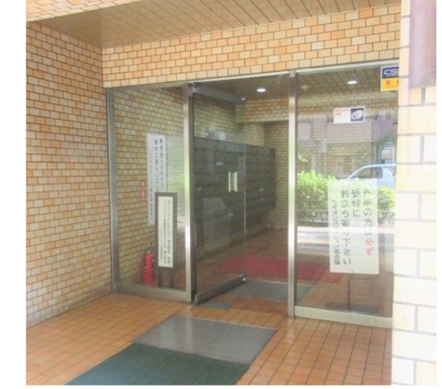 ライオンズマンション南池袋のエントランス