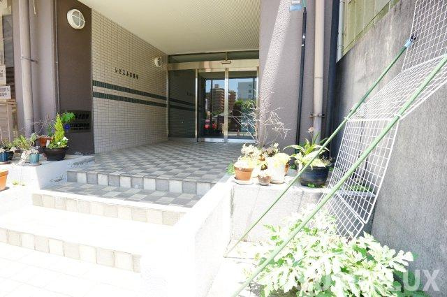 熊本市中央区水前寺２丁目の賃貸マンションのエントランス