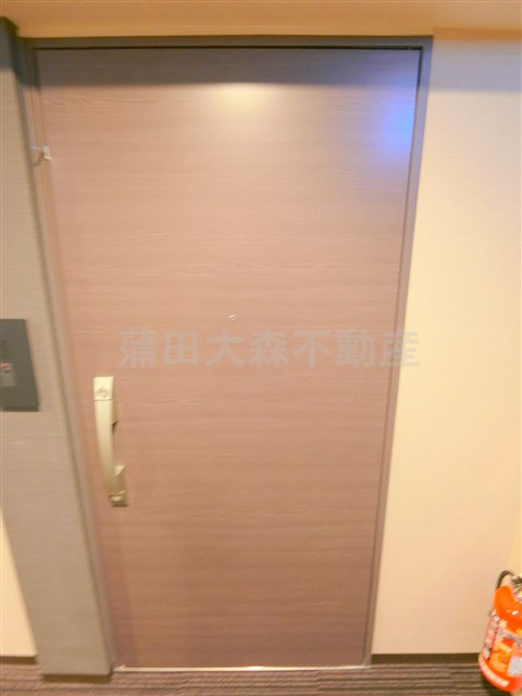コンフォリア蒲田の玄関